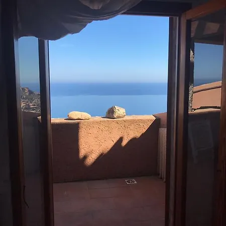 Carla Con Vista Mare